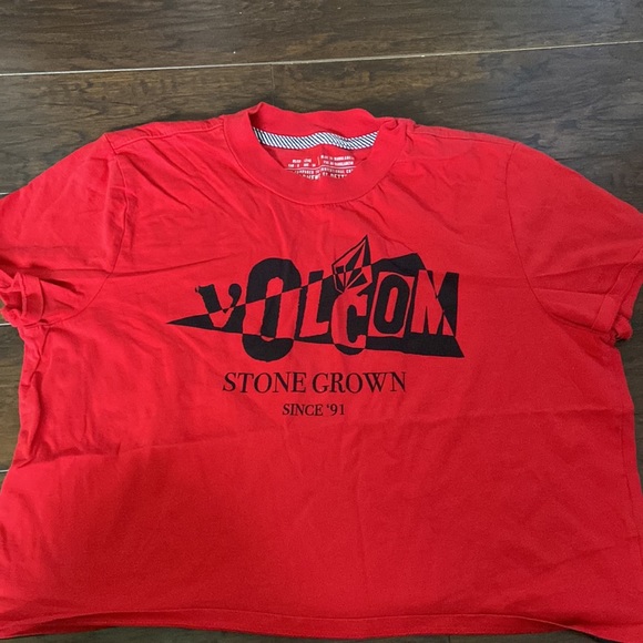 Red Volcom cropped tee - Picture 2 of 4
